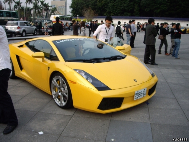 Lamborghini在中正紀念堂的發表會