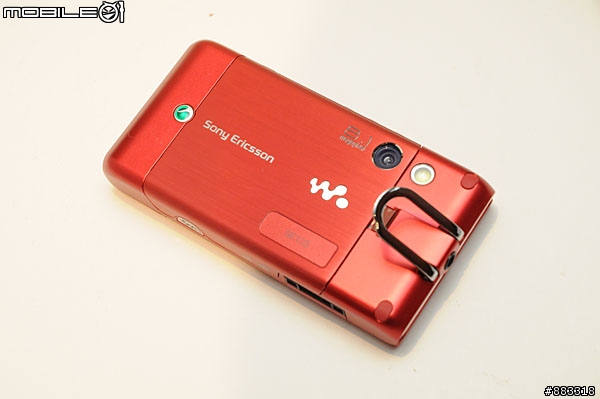 [快訊]SE W995八百萬畫素音樂手機台灣搶拍