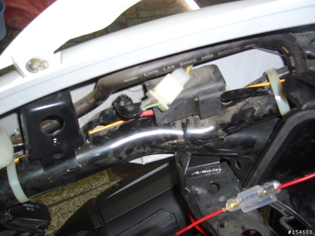 DIY 四期化油新勁戰改三段開關+前小燈開光+HID 6000K (加小燈線路教學)