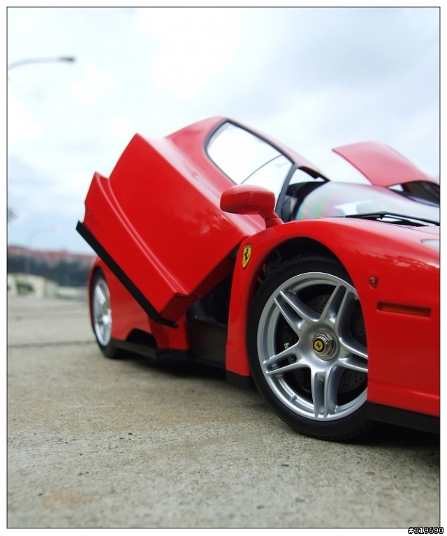 1:12 Ferrari ENZO & McLaren F1