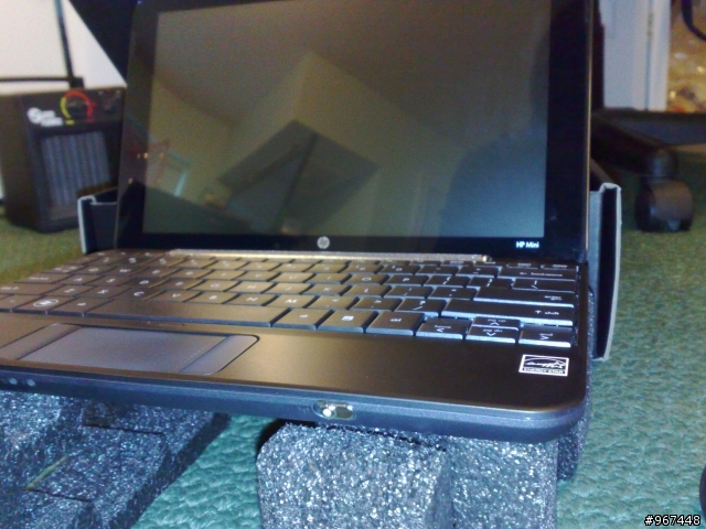 [遲來的開箱文] 我的提早情人禮物~HP MINI 1000 (1035NR)