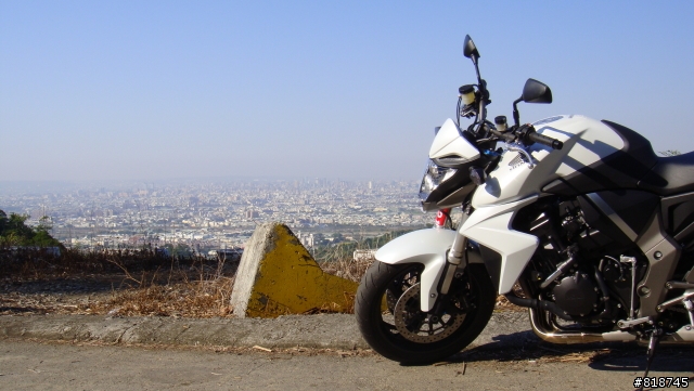 [分享]版上有HONDA CB1000R的車主嗎^^