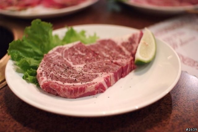 大口吃肉 快意人生 一番館食記
