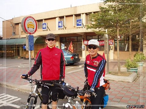 我老爸60歲..單車環島去