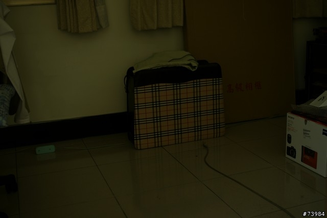 [簡單測試-第二次固定光源測試更新]市售保護鏡測試(SONY T*,Schneider,B+W,Marumi,Kenko,MASSA)