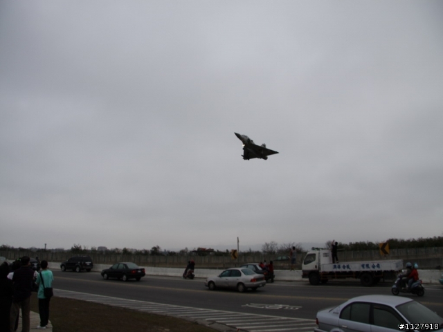 50D第一次試拍幻象2000飛機降落