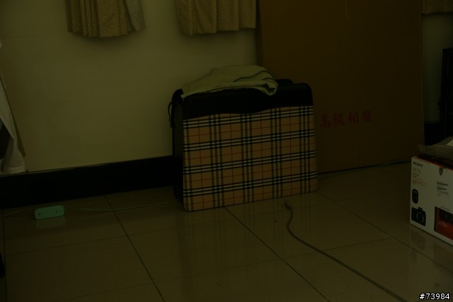 [簡單測試-第二次固定光源測試更新]市售保護鏡測試(SONY T*,Schneider,B+W,Marumi,Kenko,MASSA)