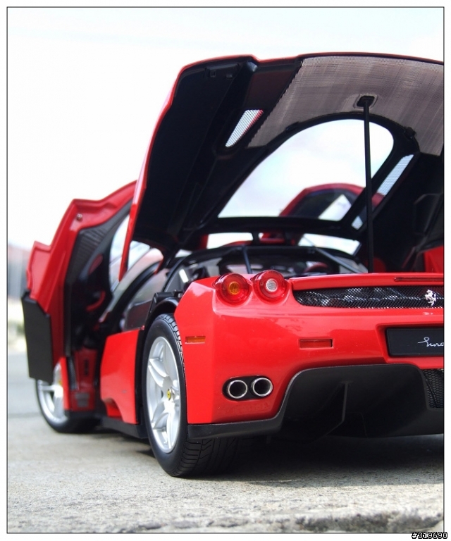 1:12 Ferrari ENZO & McLaren F1