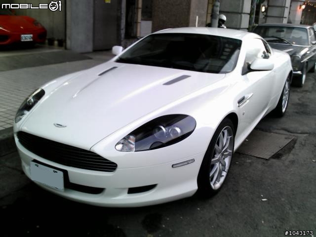 在台灣第一次看到白色的Aston Martin DB9