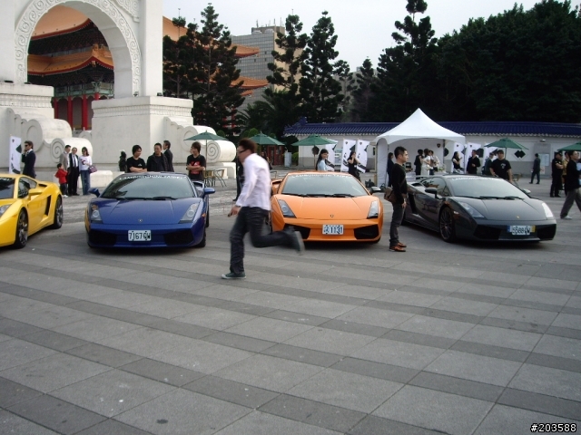 Lamborghini在中正紀念堂的發表會