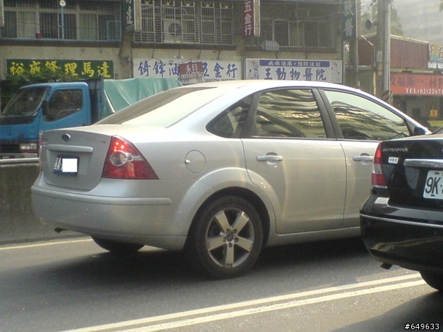 現在國軍的長官 車子都座那麼好的阿...