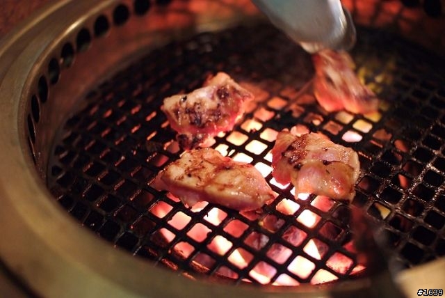 大口吃肉 快意人生 一番館食記