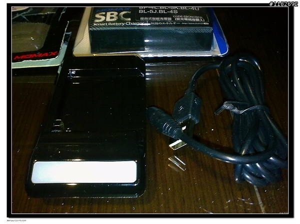 [分享] 不知道該買哪款備用電池嗎?推薦Momax 5800 高容量電池