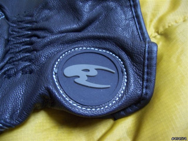 【開箱】KOMINE 競技手套 - GK-707 - EO SHORT CARBON GLOVES