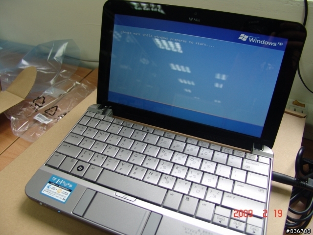 開箱分享--燒燒燒~~ HP Mini 2140 10吋超迷你時尚銀筆記