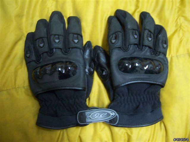 【開箱】KOMINE 競技手套 - GK-707 - EO SHORT CARBON GLOVES