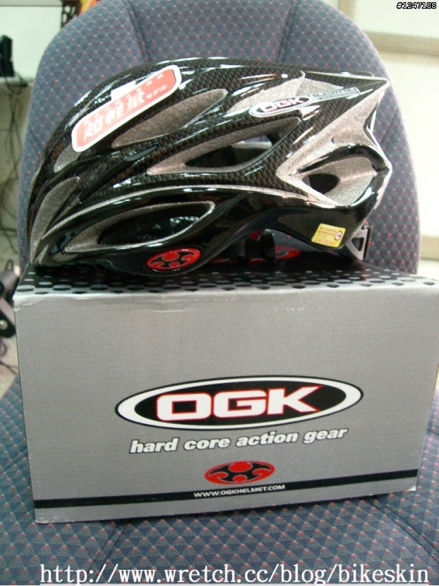 (分享) 世界超級輕 OGK mostro 自行車安全帽