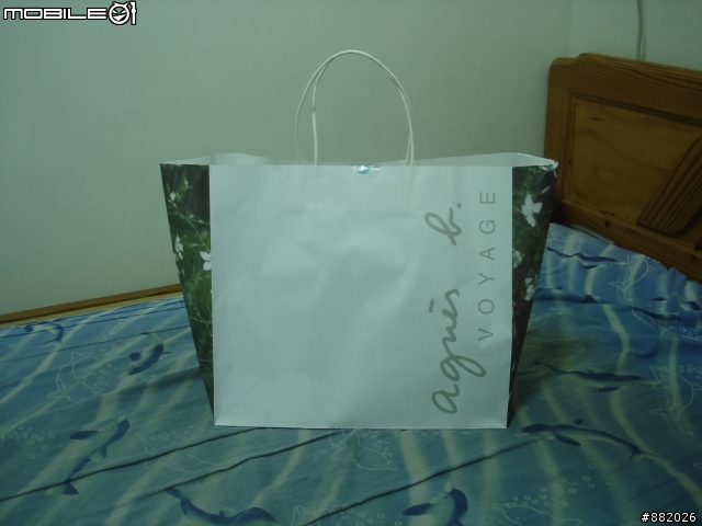 [分享]第一個 agnes b 包包入手啦!!!!![補個實際揹的圖]