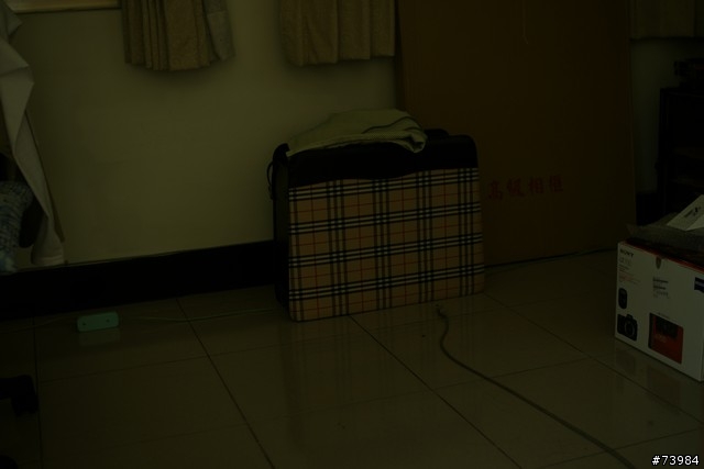 [簡單測試-第二次固定光源測試更新]市售保護鏡測試(SONY T*,Schneider,B+W,Marumi,Kenko,MASSA)