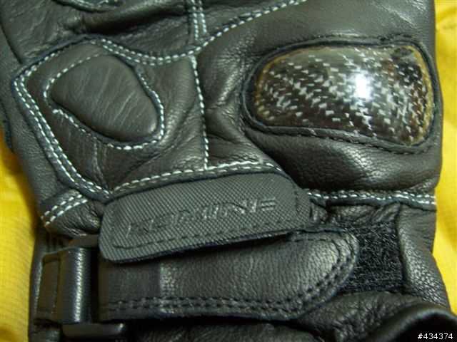 【開箱】KOMINE 競技手套 - GK-707 - EO SHORT CARBON GLOVES