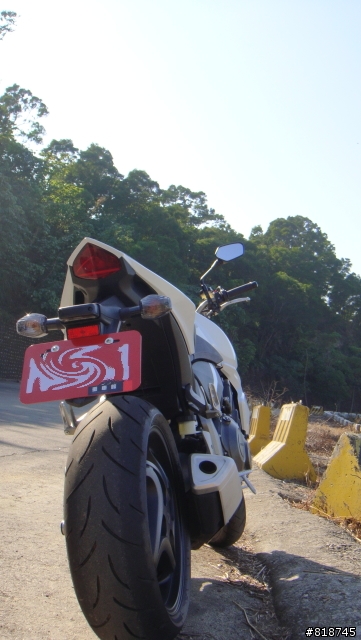 [分享]版上有HONDA CB1000R的車主嗎^^