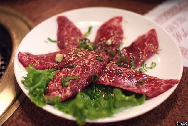 大口吃肉 快意人生 一番館食記
