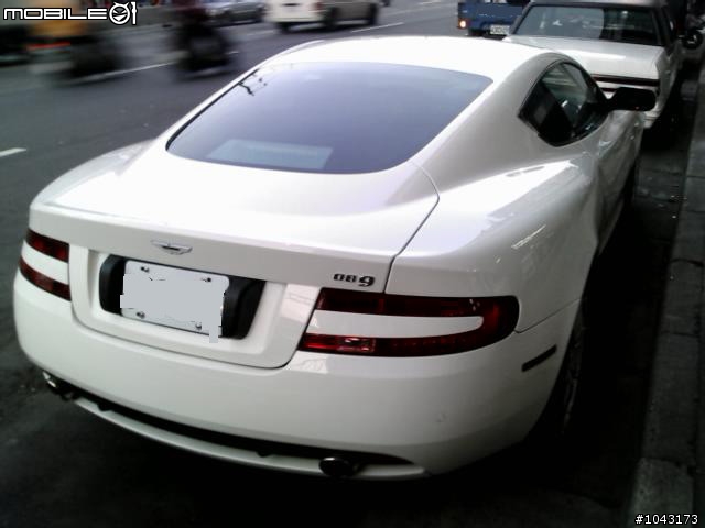 在台灣第一次看到白色的Aston Martin DB9