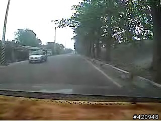 沒有畫中線小路可以併排行車嗎?