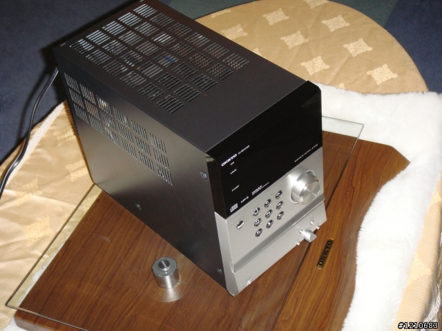 一組床頭可以聽音樂也可以當電腦音響的喇叭 ONKYO CS-420 隨性看看