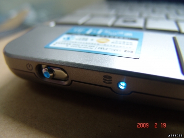 開箱分享--燒燒燒~~ HP Mini 2140 10吋超迷你時尚銀筆記