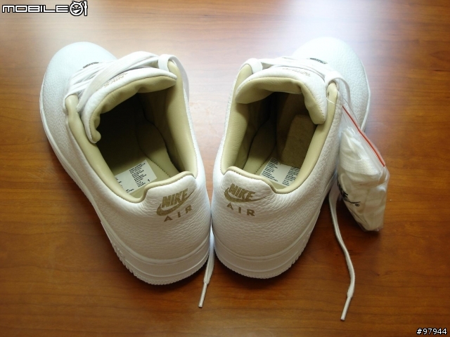 [分享] 個人珍藏 NIKE AIR FORCE 1  LTD 限量發售 全白真皮+ 完全無縫線版 !!
