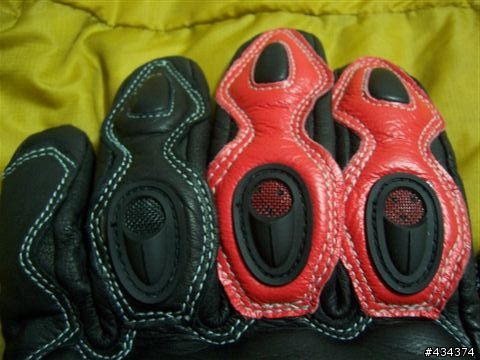 【開箱】KOMINE 競技手套 - GK-707 - EO SHORT CARBON GLOVES