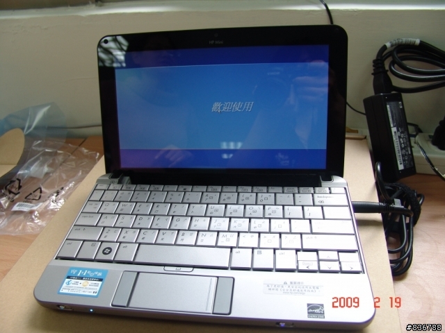 開箱分享--燒燒燒~~ HP Mini 2140 10吋超迷你時尚銀筆記