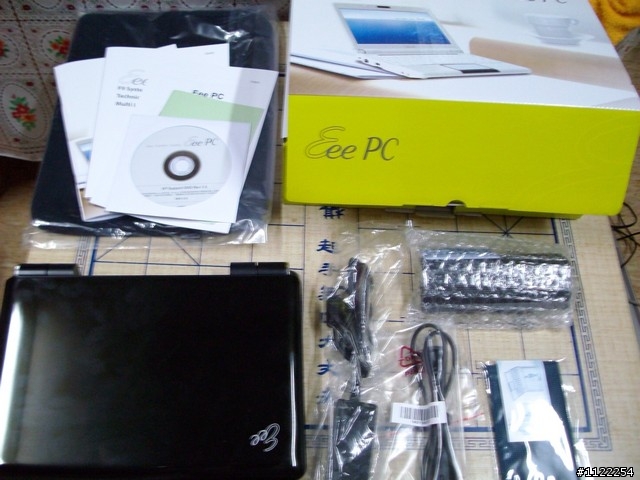 [分享] 台灣版 Asus EeePC 1000HE 開箱文+簡單測試