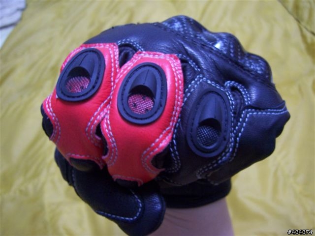 【開箱】KOMINE 競技手套 - GK-707 - EO SHORT CARBON GLOVES