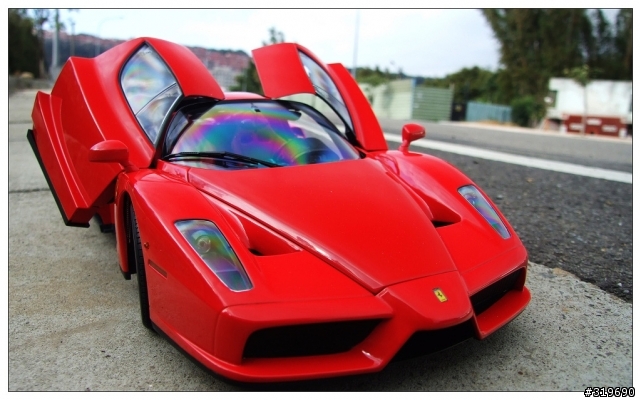 1:12 Ferrari ENZO & McLaren F1