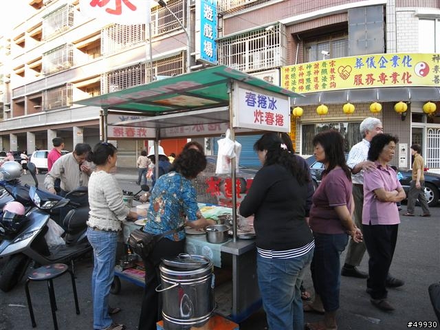[食記]隱藏在蚵仔寮魚市的美味春捲冰，比宜蘭當地更好吃!!!
