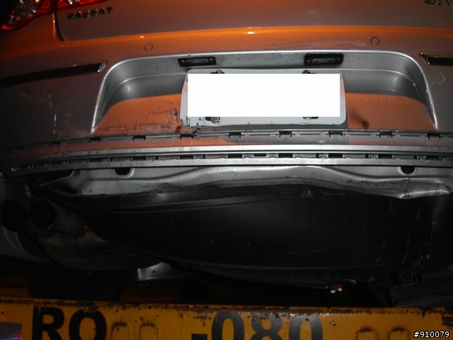 PASSAT被撞了!有點慘!