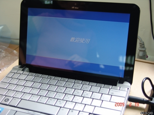 開箱分享--燒燒燒~~ HP Mini 2140 10吋超迷你時尚銀筆記