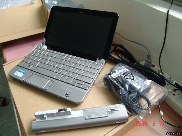 開箱分享--燒燒燒~~ HP Mini 2140 10吋超迷你時尚銀筆記