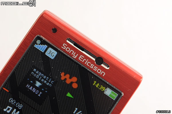 [快訊]SE W995八百萬畫素音樂手機台灣搶拍