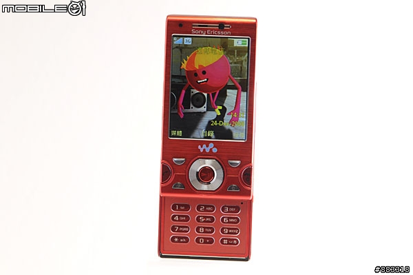 [快訊]SE W995八百萬畫素音樂手機台灣搶拍