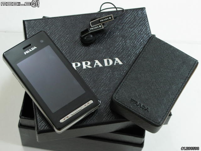 精品手機 PRADA II入荷，500 萬聰明時尚唯一選擇！