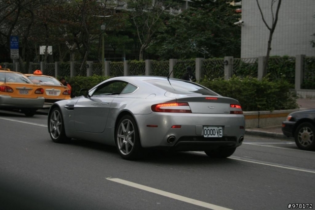 Aston Martin-Vantage