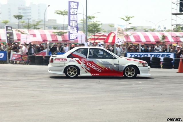 新加入影片，5DII用連拍追焦 2009鳳山市慶祝青年節城市漂移賽車