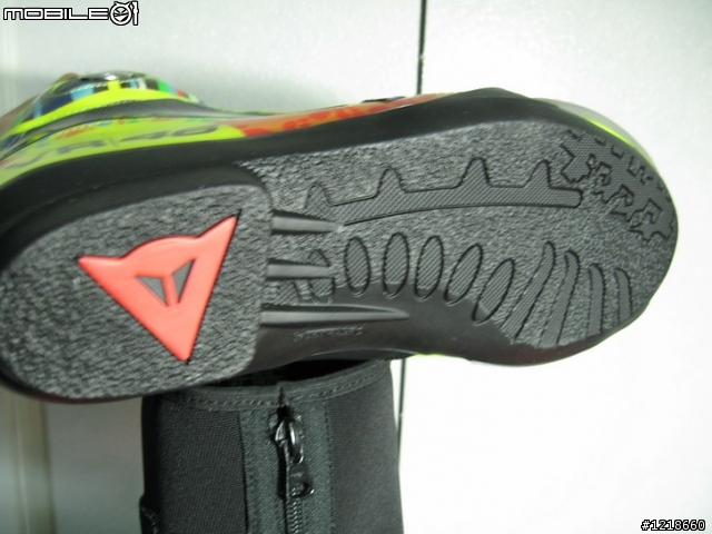 [開箱文] replica valentino rossi dainese boots 08