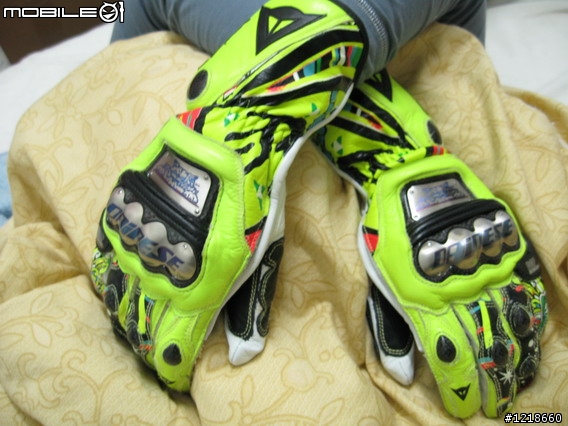 [開箱文] dainese replica valentino rossi  gloves