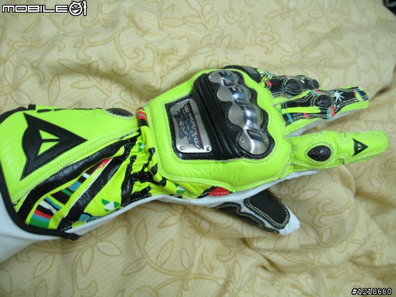 [開箱文] dainese replica valentino rossi  gloves