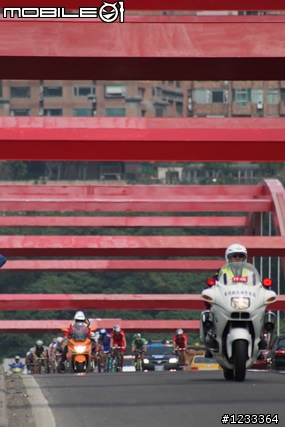2009國際環台賽路經關渡大橋