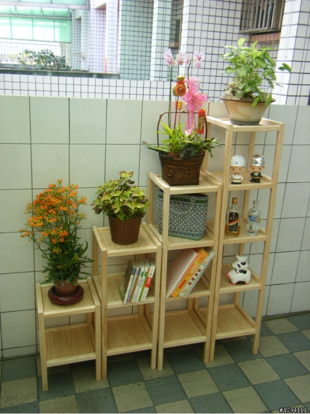 自製實木展示架之一